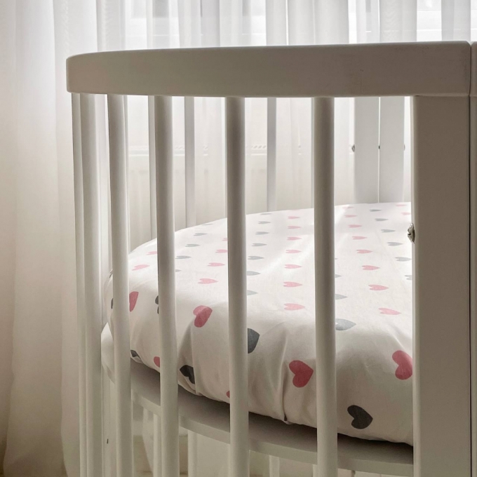 Husa saltea rotunda patut bebe copii cu elastic, Inimioare roz-gri (4)